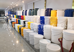 黄色三级白虎操操网站吉安容器一楼涂料桶、机油桶展区
